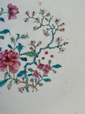 A rare and large Chinese Canton famille rose 'mandarin subject' bowl, Hua Xuan 花軒 and Qing Ju 清居 mark, Qianlong — photo 10