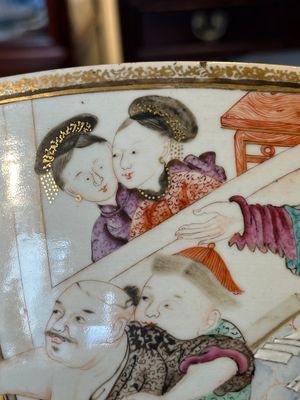 A rare and large Chinese Canton famille rose 'mandarin subject' bowl, Hua Xuan 花軒 and Ju Qing 居清 mark, Qianlong — 照片 23