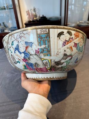 A rare and large Chinese Canton famille rose 'mandarin subject' bowl, Hua Xuan 花軒 and Ju Qing 居清 mark, Qianlong — 照片 6