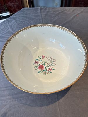 A rare and large Chinese Canton famille rose 'mandarin subject' bowl, Hua Xuan 花軒 and Ju Qing 居清 mark, Qianlong — 照片 8