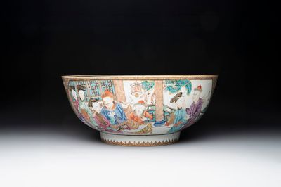 A rare and large Chinese Canton famille rose 'mandarin subject' bowl, Hua Xuan 花軒 and Ju Qing 居清 mark, Qianlong