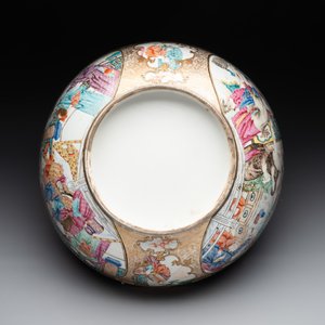 A rare and large Chinese Canton famille rose 'mandarin subject' bowl, Hua Xuan 花軒 and Ju Qing 居清 mark, Qianlong — 照片 13