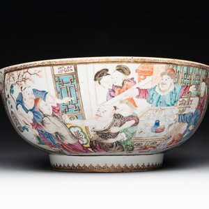 A rare and large Chinese Canton famille rose 'mandarin subject' bowl, Hua Xuan 花軒 and Ju Qing 居清 mark, Qianlong — 照片 3