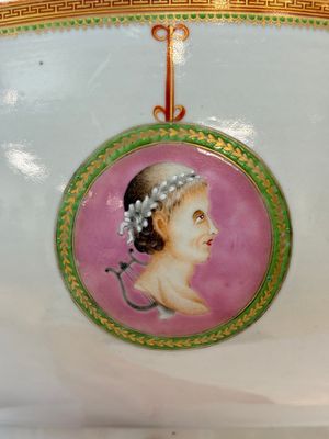 A rare and large Chinese famille rose 'Mythological Subject' punch bowl for the Danish market, Qianlong, ca. 1790 — foto 11