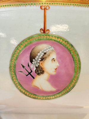 A rare and large Chinese famille rose 'Mythological Subject' punch bowl for the Danish market, Qianlong, ca. 1790 — foto 13