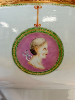 A rare and large Chinese famille rose 'Mythological Subject' punch bowl for the Danish market, Qianlong, ca. 1790 — foto 14