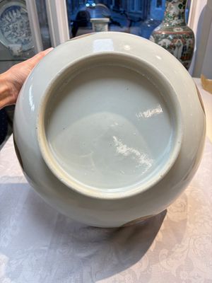 A rare and large Chinese famille rose 'Mythological Subject' punch bowl for the Danish market, Qianlong, ca. 1790 — foto 15