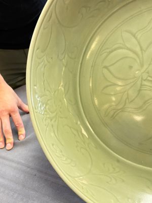 A rare and large Chinese Longquan celadon 'lotus bouquet' dish, Ming, early 15th C. — photo 4