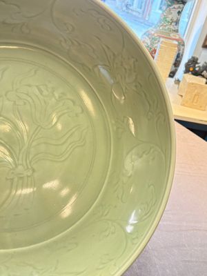 A rare and large Chinese Longquan celadon 'lotus bouquet' dish, Ming, early 15th C. — photo 7