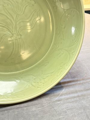 A rare and large Chinese Longquan celadon 'lotus bouquet' dish, Ming, early 15th C. — photo 8