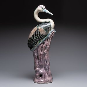 A rare and large Chinese polychrome-glazed crane on a rock, 18/19th C. — foto 4