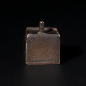 A rare and small Chinese white jade 'tortoise' seal with an original seal-form bronze box, Changsha Taishou 長沙太守 and Feng Gao 封告 mark, Song or ealier — photo 12