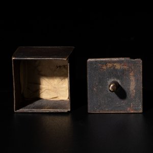 A rare and small Chinese white jade 'tortoise' seal with an original seal-form bronze box, Changsha Taishou 長沙太守 and Feng Gao 封告 mark, Song or ealier — photo 14