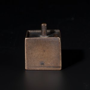 A rare and small Chinese white jade 'tortoise' seal with an original seal-form bronze box, Changsha Taishou 長沙太守 and Feng Gao 封告 mark, Song or ealier — photo 10