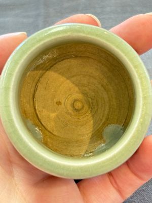 A rare and small Chinese Yaozhou celadon-glazed tripod censer, Jin — 照片 8