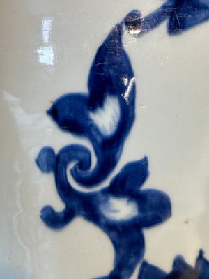 A rare and unusual Chinese blue and white vase with floral design, Kangxi — photo 8