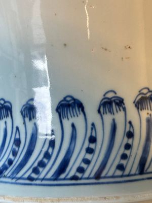 A rare and unusual Chinese blue and white vase with floral design, Kangxi — photo 9