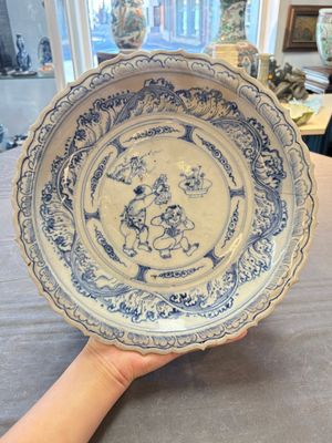 A rare Annamese or Vietnamese blue and white tazza with playing boys, 15/16th C. — 照片 5