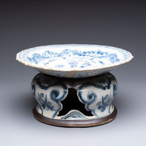 A rare Annamese or Vietnamese blue and white tazza with playing boys, 15/16th C. — 照片 2