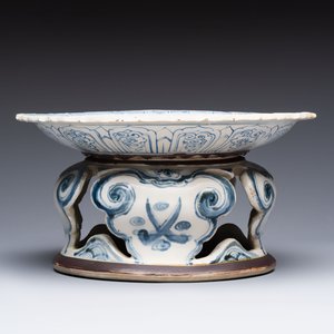A rare Annamese or Vietnamese blue and white tazza with playing boys, 15/16th C. — 照片 3
