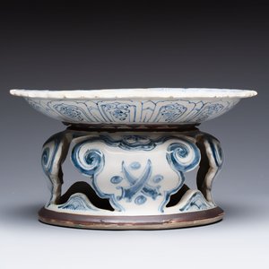 A rare Annamese or Vietnamese blue and white tazza with playing boys, 15/16th C. — 照片 6