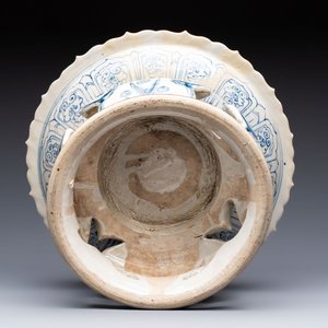 A rare Annamese or Vietnamese blue and white tazza with playing boys, 15/16th C. — 照片 8