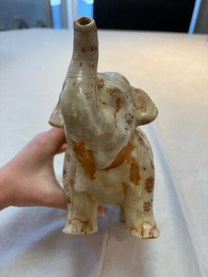 A rare Annamese or Vietnamese polychrome-enamelled 'elephant' jug, 16th C. — photo 2