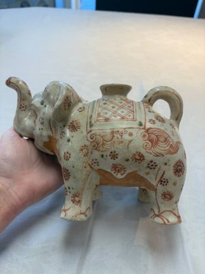 A rare Annamese or Vietnamese polychrome-enamelled 'elephant' jug, 16th C. — photo 3