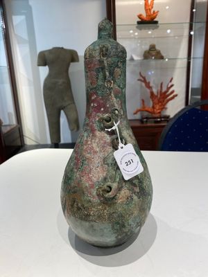 A rare archaic Chinese bronze gourd-shaped vase and cover, 'hu', Eastern Zhou — photo 2