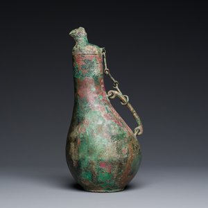 A rare archaic Chinese bronze gourd-shaped vase and cover, 'hu', Eastern Zhou — photo 1