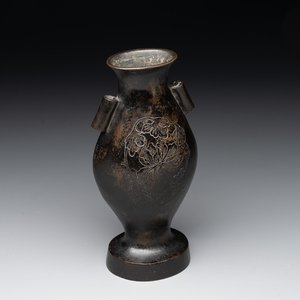 A rare archaistic bronze 'touhu' vase, Tianshun Mark, Ming — photo 1