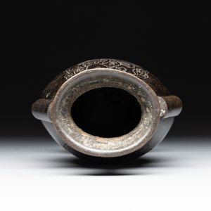 A rare archaistic bronze 'touhu' vase, Tianshun Mark, Ming — photo 6