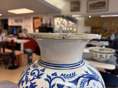 A rare blue and white Brussels faience vase with a cherub trumpeter — photo 3