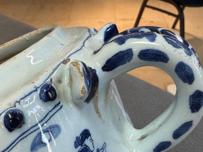 A rare blue and white Dutch Delft chinoiserie two-handled compartmented bowl, 17th C. — photo 11