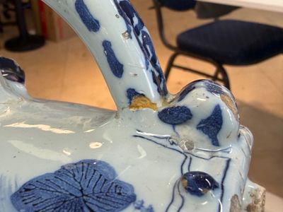 A rare blue and white Dutch Delft chinoiserie two-handled compartmented bowl, 17th C. — photo 3