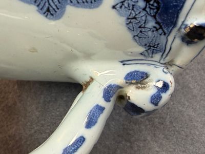 A rare blue and white Dutch Delft chinoiserie two-handled compartmented bowl, 17th C. — photo 4