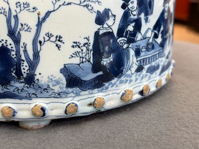 A rare blue and white Dutch Delft chinoiserie two-handled compartmented bowl, 17th C. — photo 6