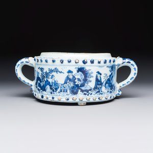 A rare blue and white Dutch Delft chinoiserie two-handled compartmented bowl, 17th C. — photo 2