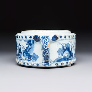 A rare blue and white Dutch Delft chinoiserie two-handled compartmented bowl, 17th C. — photo 3