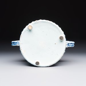 A rare blue and white Dutch Delft chinoiserie two-handled compartmented bowl, 17th C. — photo 7