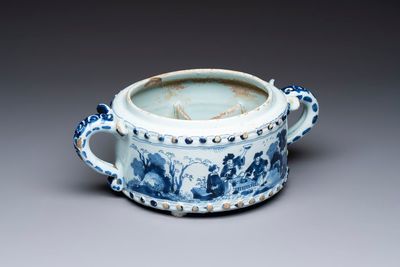 A rare blue and white Dutch Delft chinoiserie spice box, 17th C.