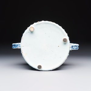 A rare blue and white Dutch Delft chinoiserie spice box, 17th C. — photo 12