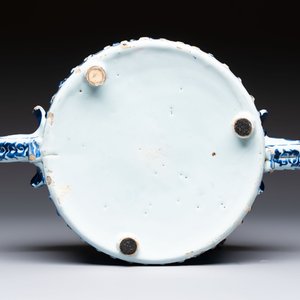 A rare blue and white Dutch Delft chinoiserie spice box, 17th C. — photo 7