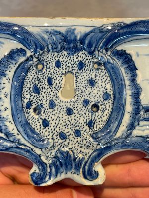A rare blue and white Dutch Delft jewellery casket and cover, 18th C. — foto 16