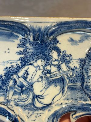 A rare blue and white Dutch Delft jewellery casket and cover, 18th C. — foto 18