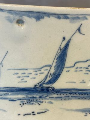 A rare blue and white Dutch Delft jewellery casket and cover, 18th C. — foto 21