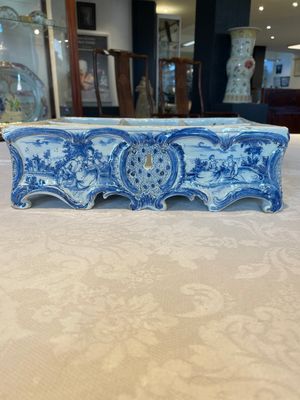 A rare blue and white Dutch Delft jewellery casket and cover, 18th C. — foto 10