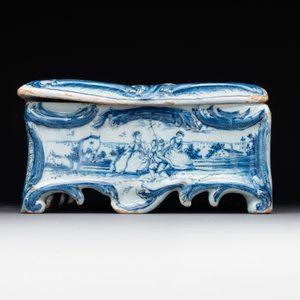 A rare blue and white Dutch Delft jewellery casket and cover, 18th C. — foto 3