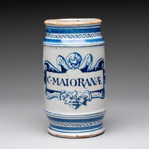 A rare blue and white Dutch maiolica albarello with a cherub head and a mascaron, 1st quarter 17th C. — foto 1