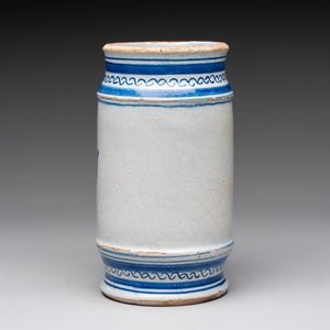 A rare blue and white Dutch maiolica albarello with a cherub head and a mascaron, 1st quarter 17th C. — foto 3